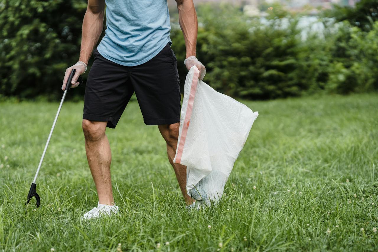 Cobbs Creek Pkwy Clean-up 4th Saturdays